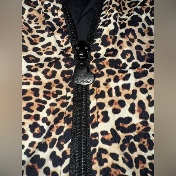 NEW BETSEY JOHNSON Leopard Print
LONG SLEEVE SCUBA ZIP UP 1 PIECE SWIMSUIT SZ L - Picture 3 of 9